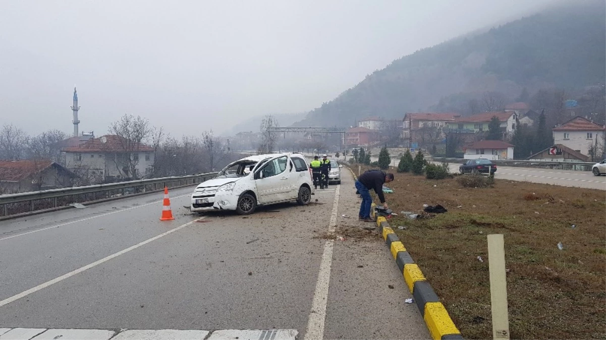 Karabük\'te Yoldan Çıkan Araç Takla Attı: 1 Ölü, 1 Ağır Yaralı