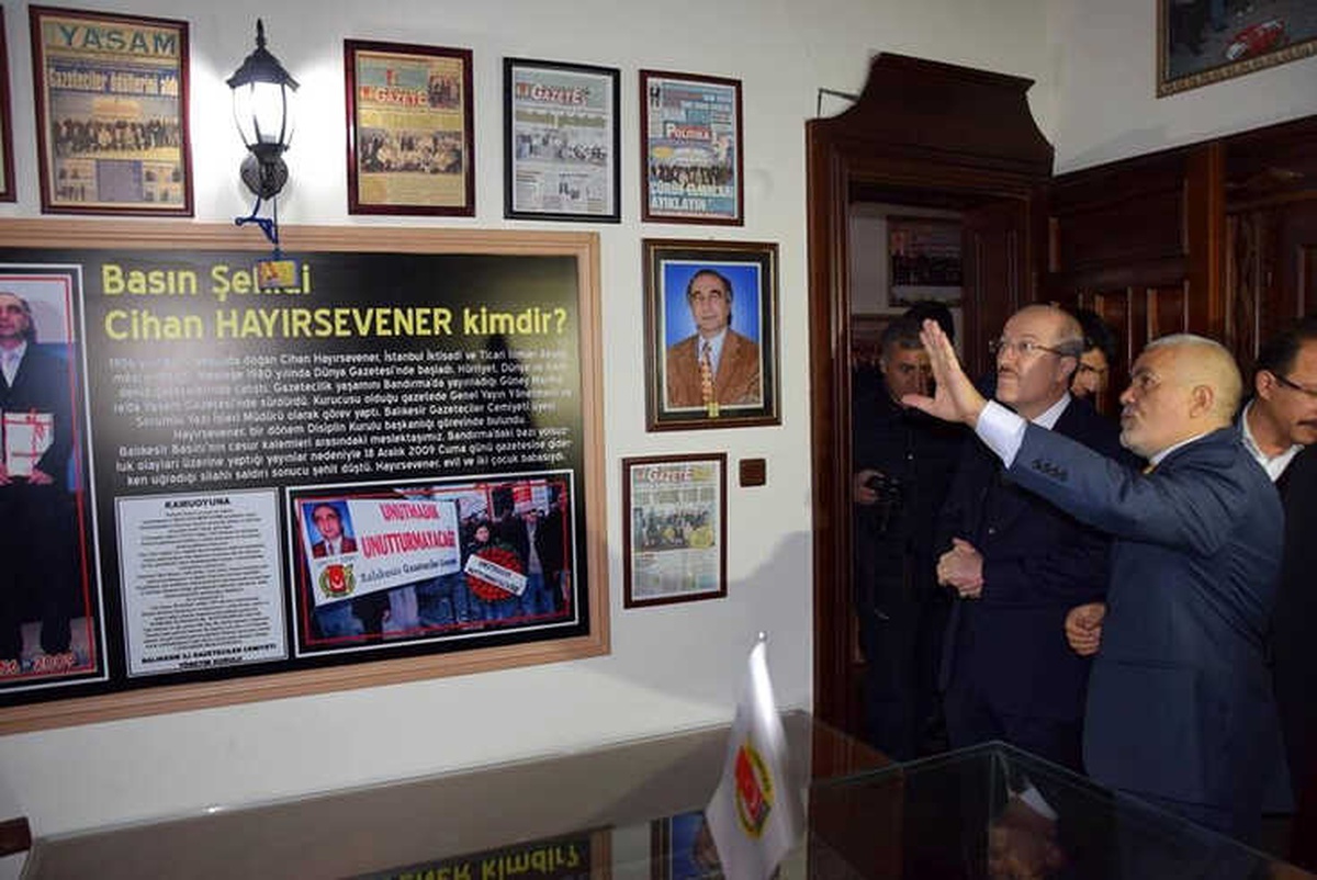 Meslektaşları Öldürülen Gazeteciyi Andı
