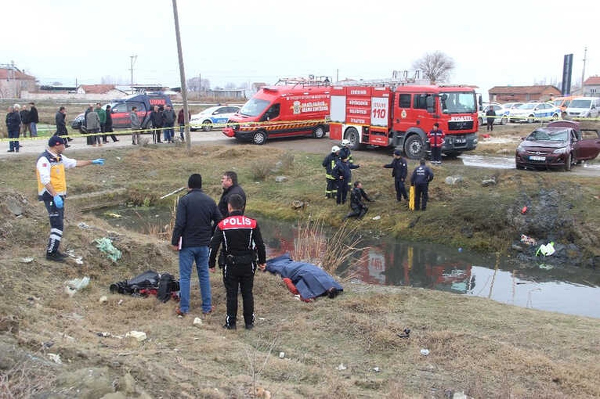 Otomobiliyle Kanala Uçan Sürücü Hayatını Kaybetti
