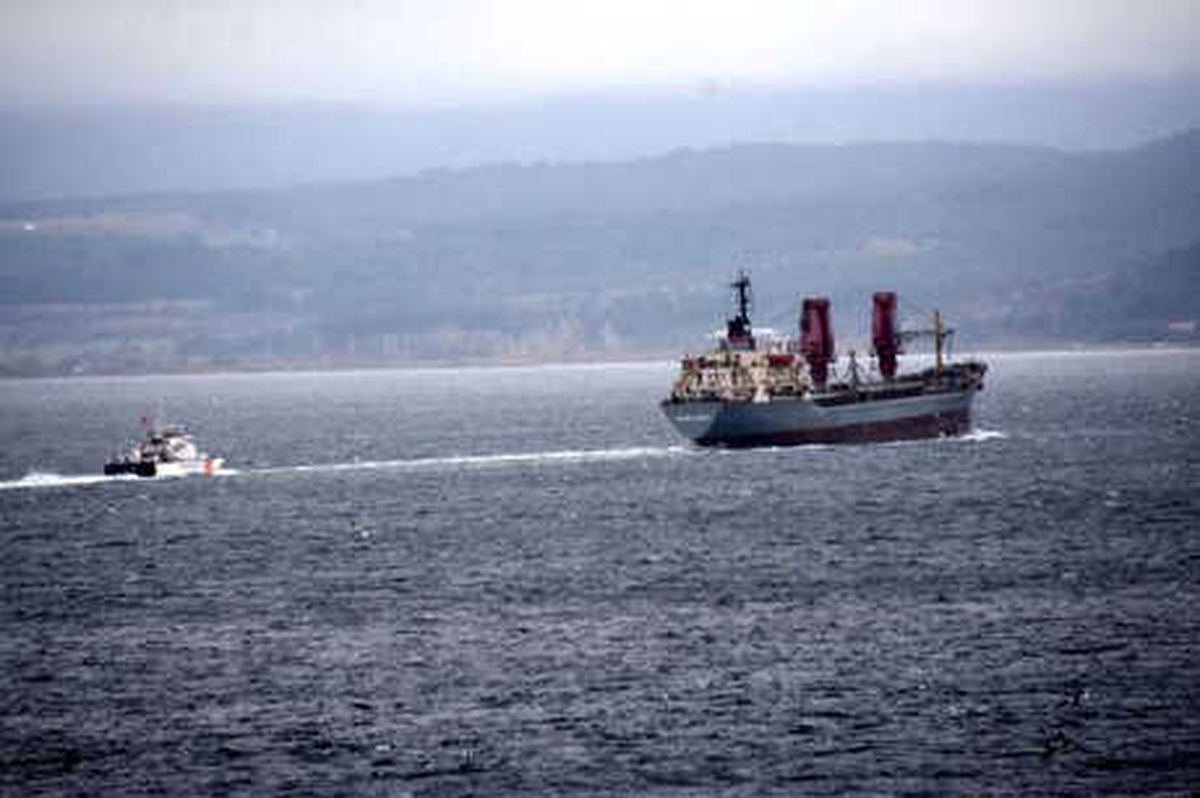 Rus Askeri Kargo Gemisi Çanakkale Boğazı\'ndan Geçti