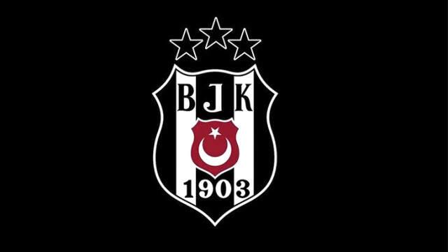 Trabzon'da Bir Öğretmen, Üzerinde Türk Bayrağı Olan Beşiktaş Formasını Ayaklar Altına Aldı