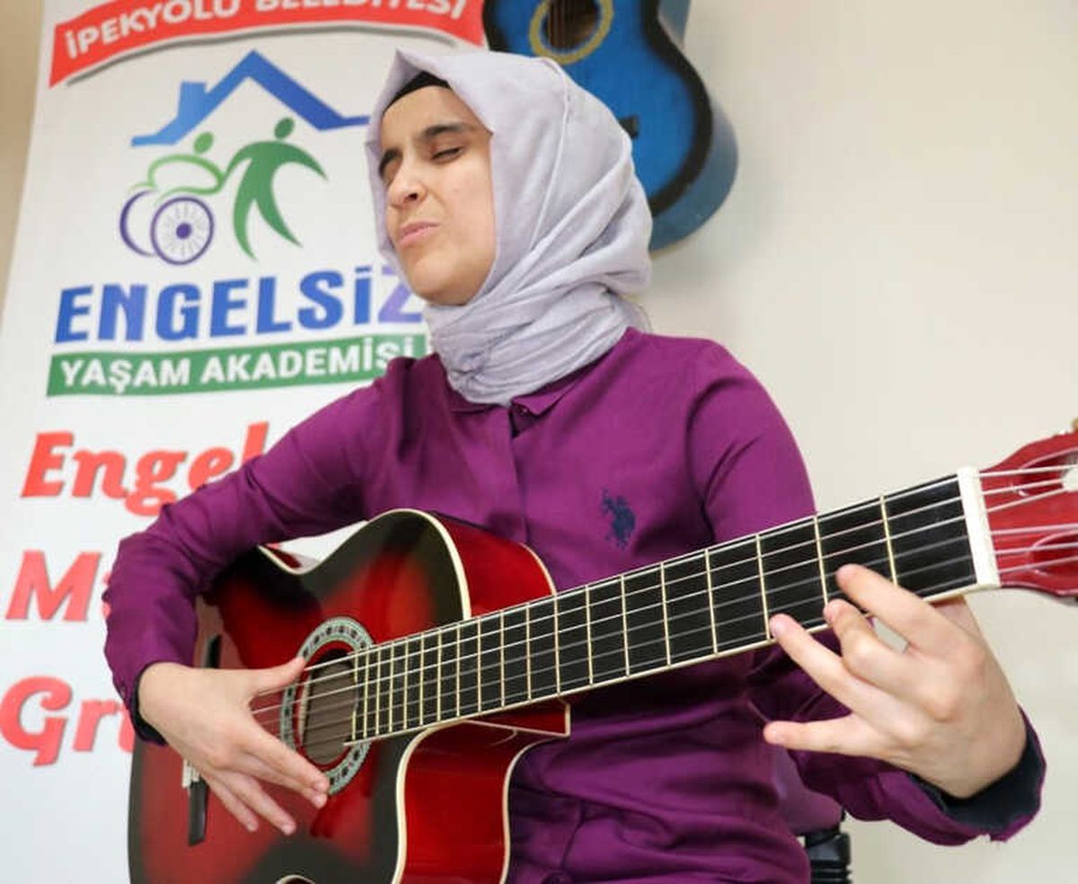 Vanlı Nurcihan\'ın Milyonda Bir Görülen Yeteneği