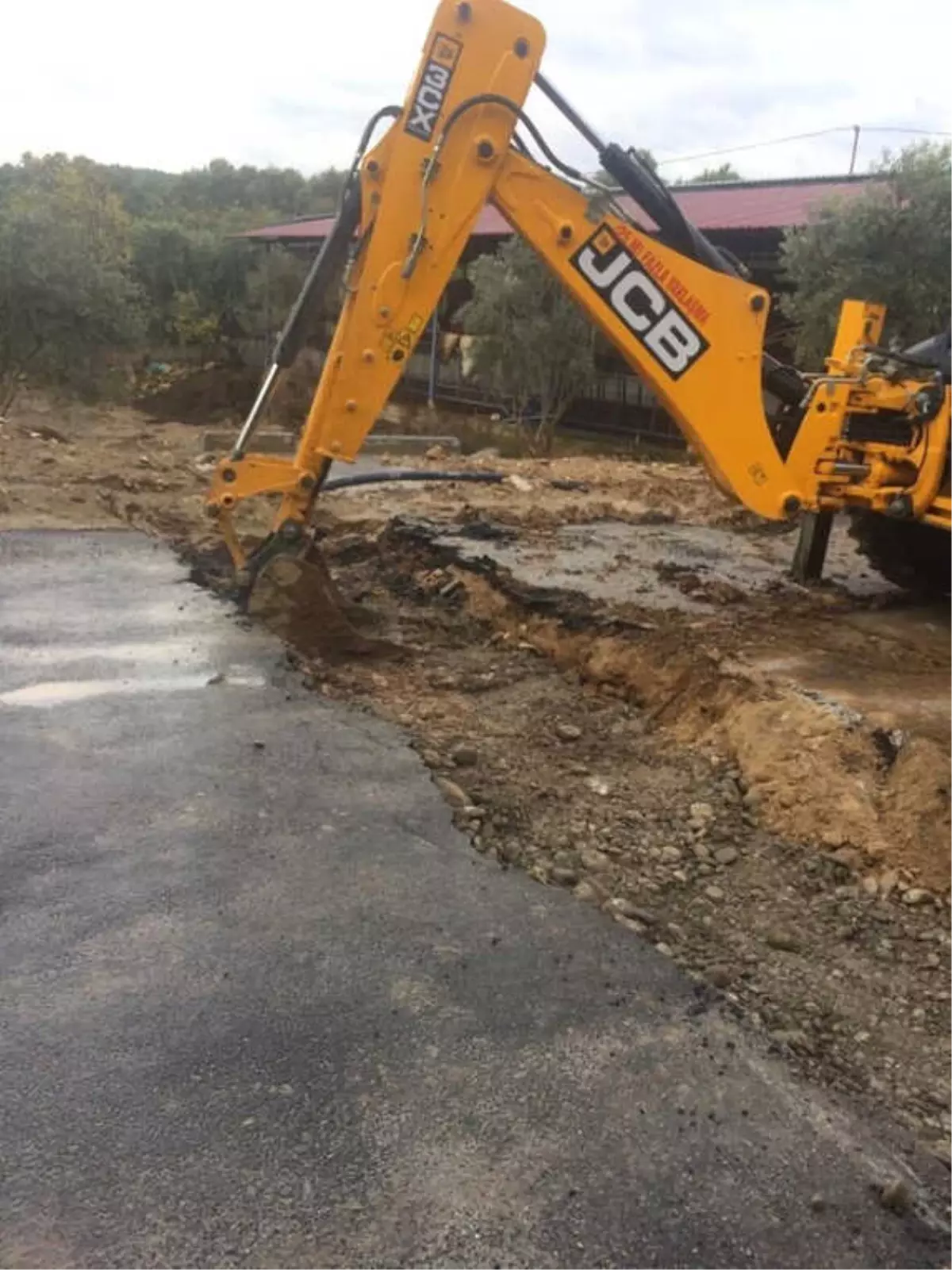 Yağışla Çöken Yol 3 Saat İçinde Yapıldı