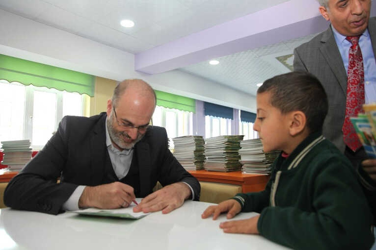 Yazar Sadettin Turhan, Ahlatlı Öğrencilerle Bir Araya Geldi