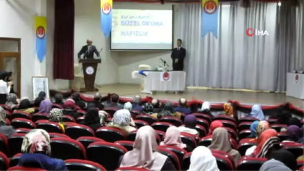 Balıkesir\'de İmam Hatipli Kızlar Güzel Kur-an Okuma Yarışması\'na Katıldı