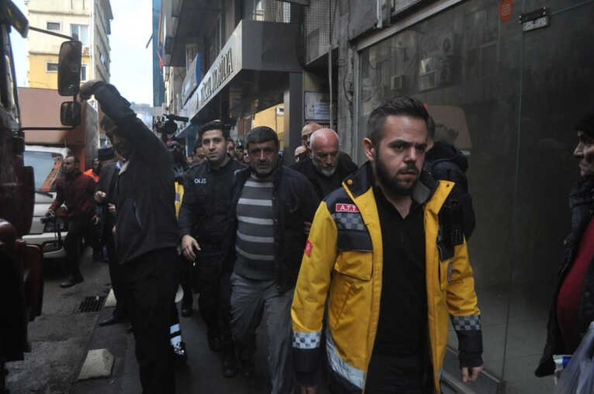 Borçları Bulunan Kişi 7 Katlı Binaya Çıktı