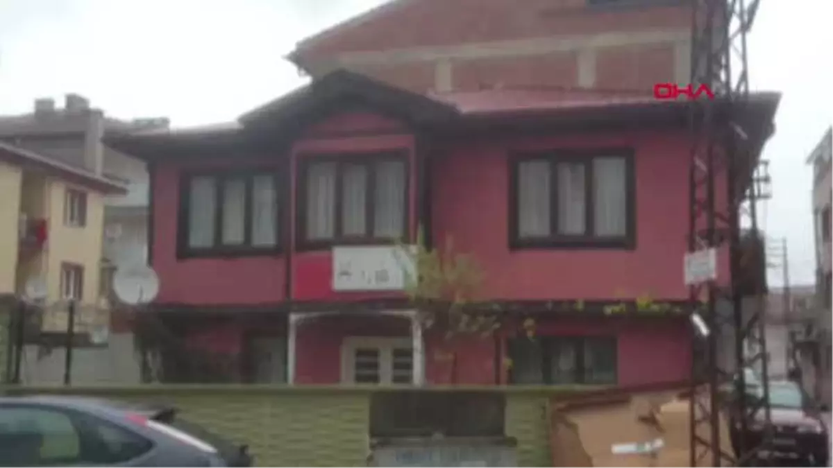 Bursa Minik Melisa\'nın Hayatını Kaybettiği Kreşin Tabelaları İndirildi