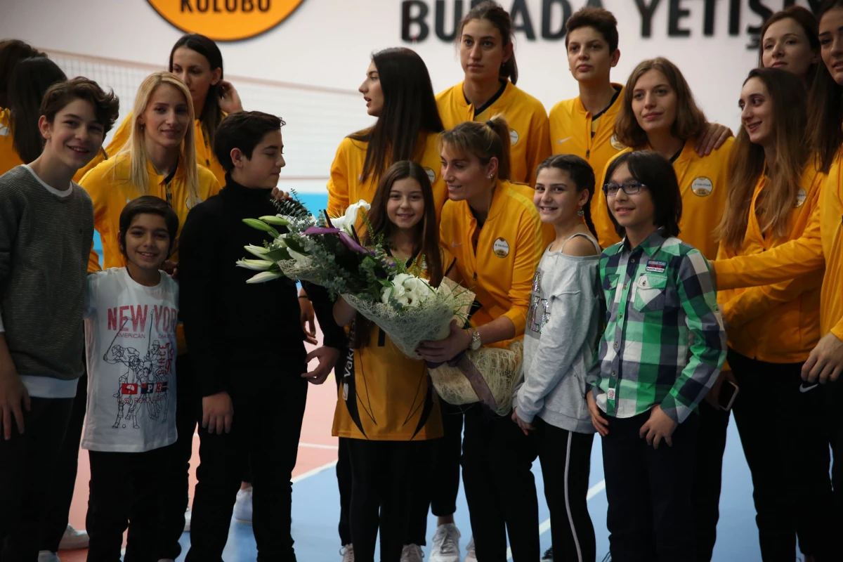 \'Can Dostlar\' Ekibi Vakıfbank Kadın Voleybol Takımını Tebrik Etti