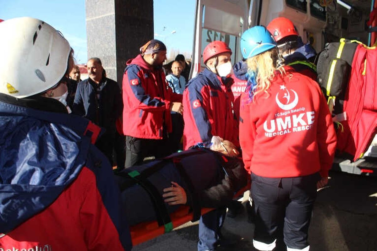 Hastanede Gerçeğini Aratmayan Yangın Tatbikatı