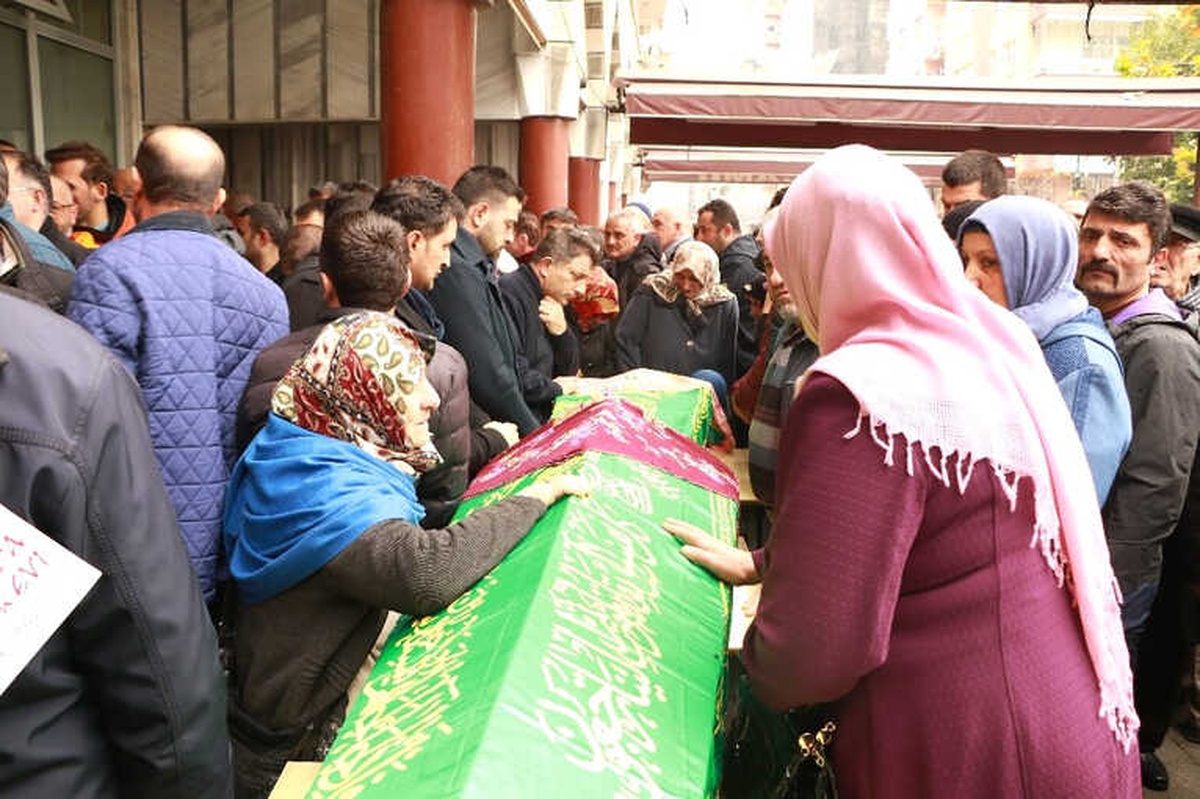 Kazada Ölen Anne Kız Toprağa Verildi