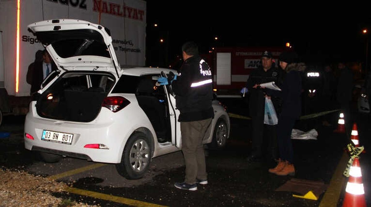 Kiraladığı Aracın İçinde Kendini Vurdu