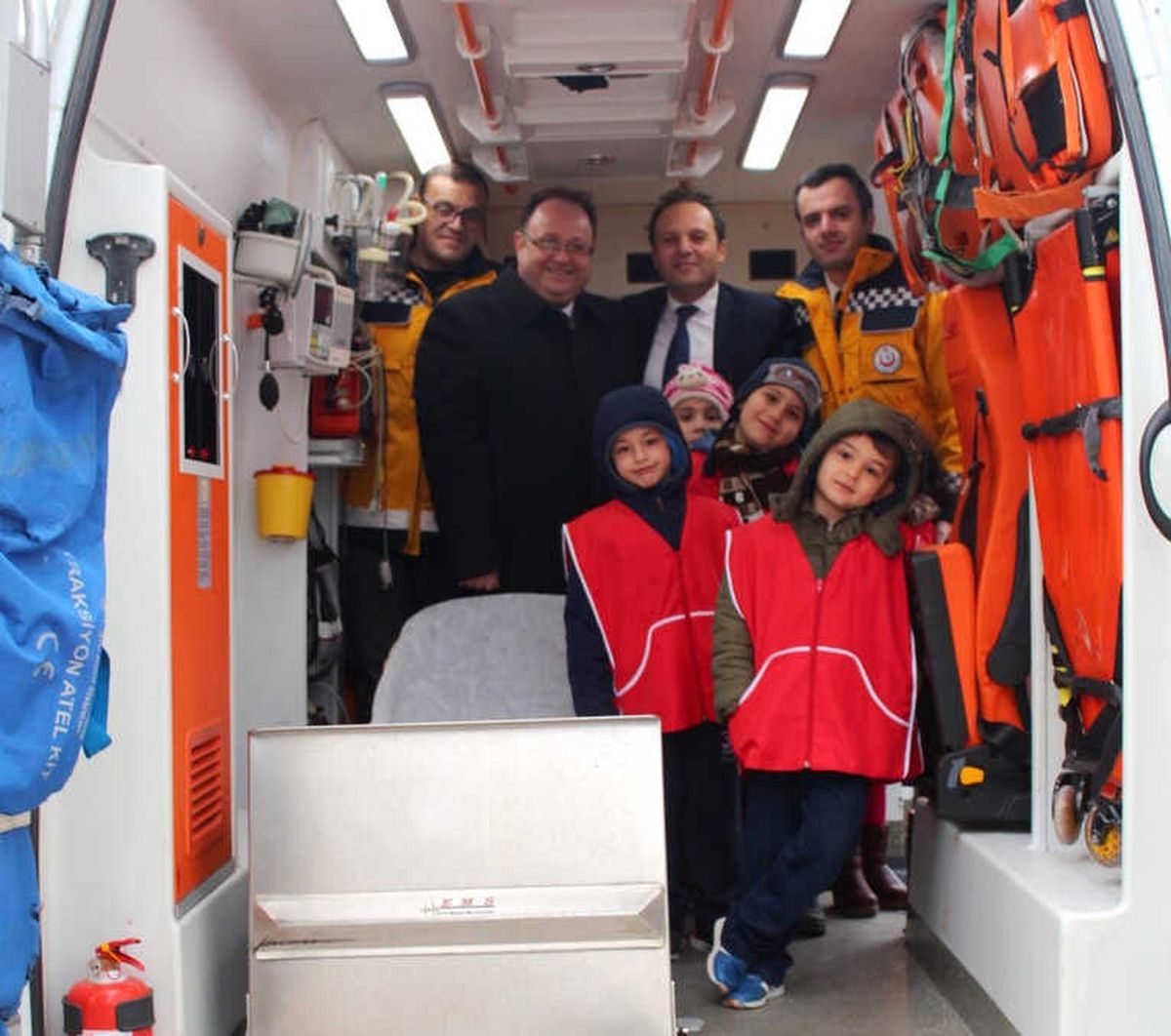 Öğrencilere Ambulans Tanıtıldı