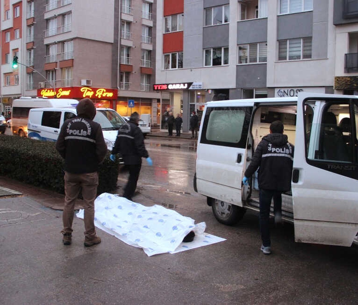 Otomobilin Çarptığı Genç Hayatını Kaybetti
