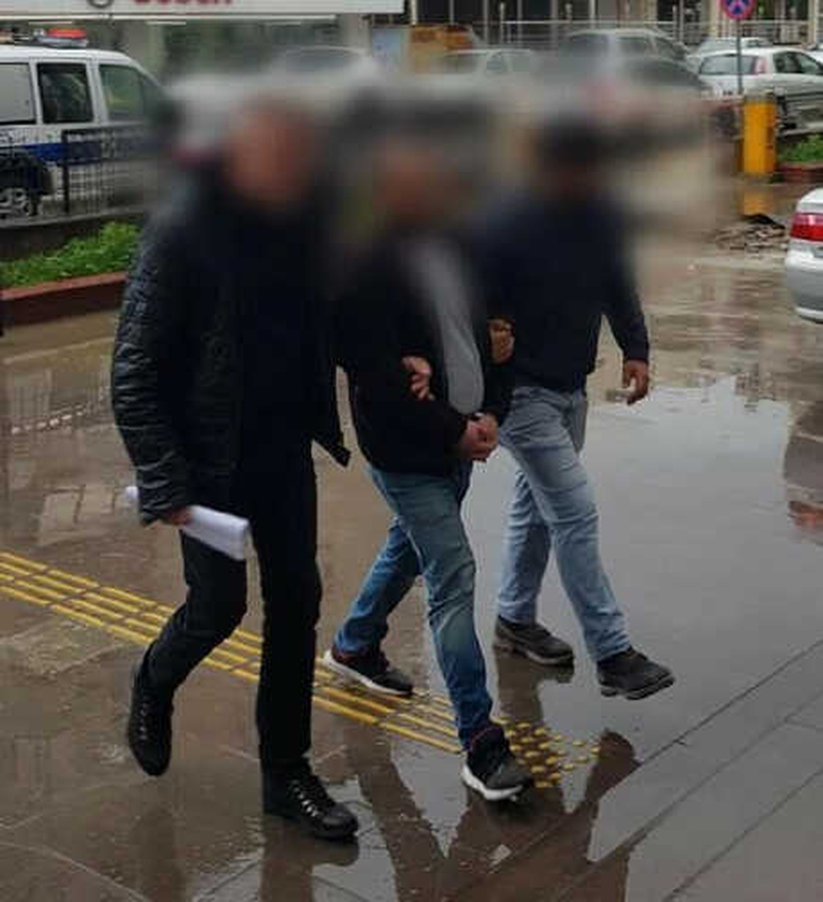 Polisi Görünce Kaçmaya Çalışan Cezaevi Firarisi Yakalandı
