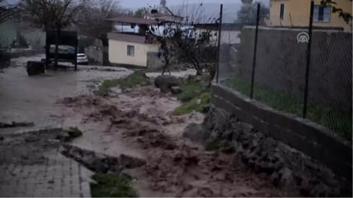 Sağanak Taşkına Neden Oldu