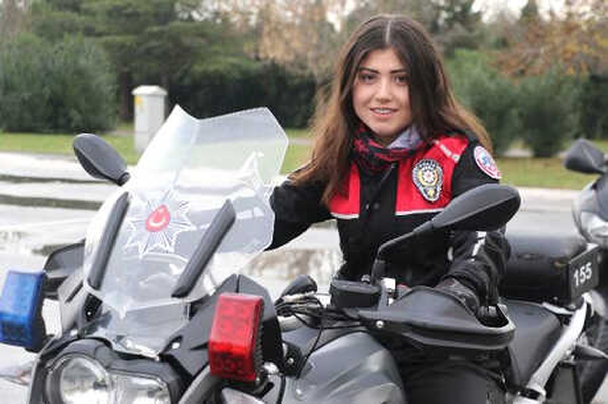 Samsun\'un Tek Motosikletli Kadın Polisi Göreve Başladı