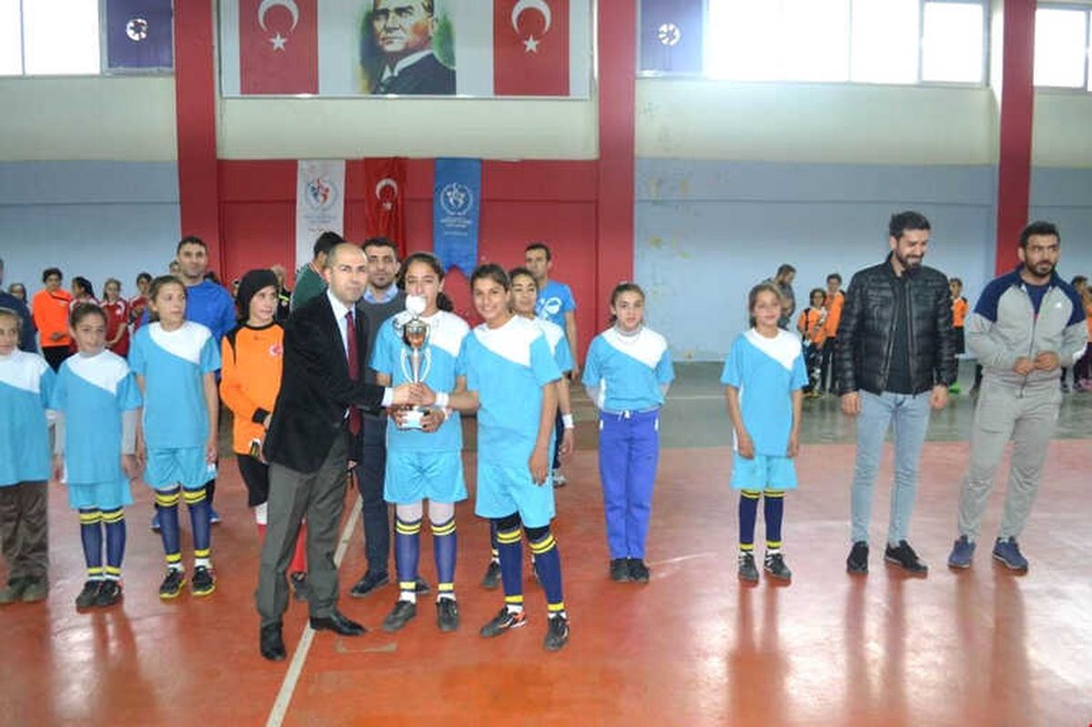 Sason\'da Öğrenciler Futsalla Tanıştı