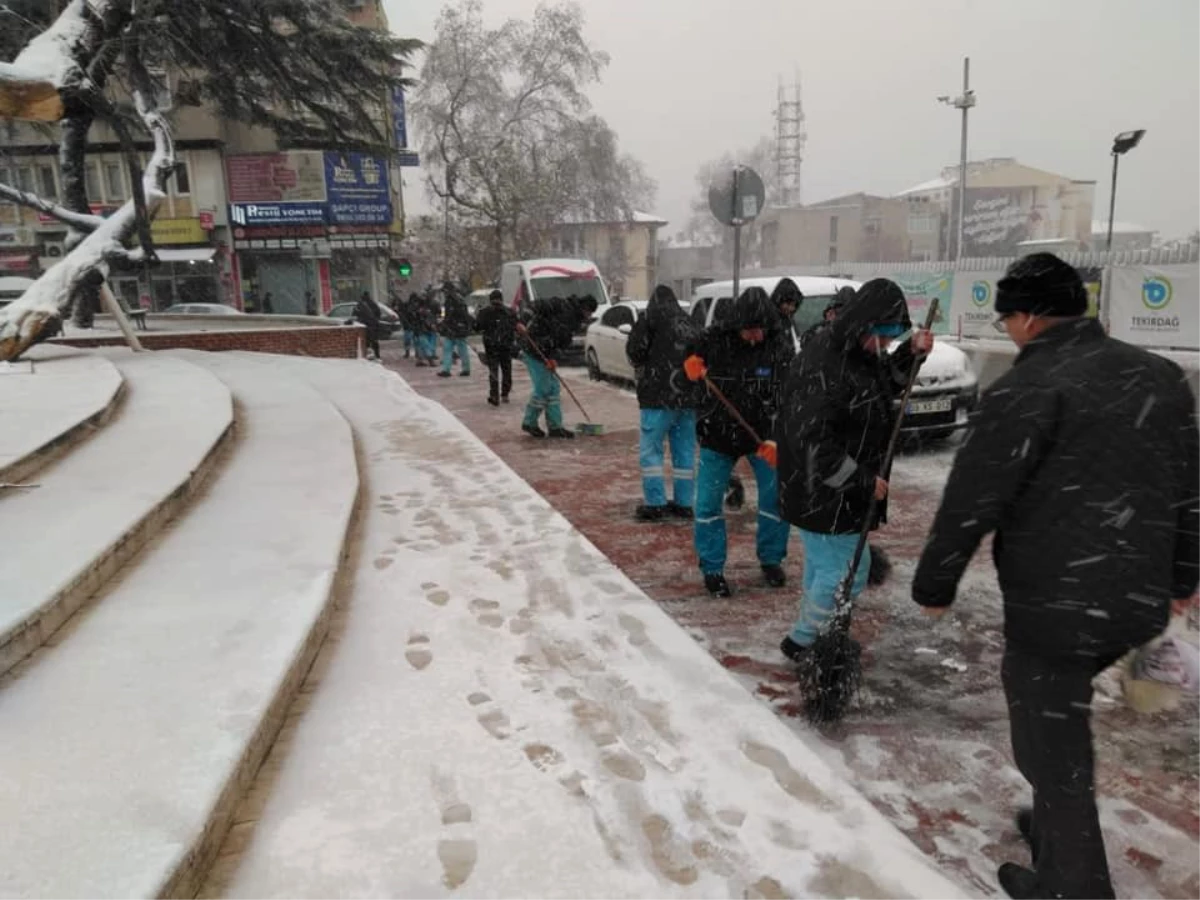 Süleymanpaşa Belediyesi Kar Yağışına Karşı 24 Saat Görev Başında