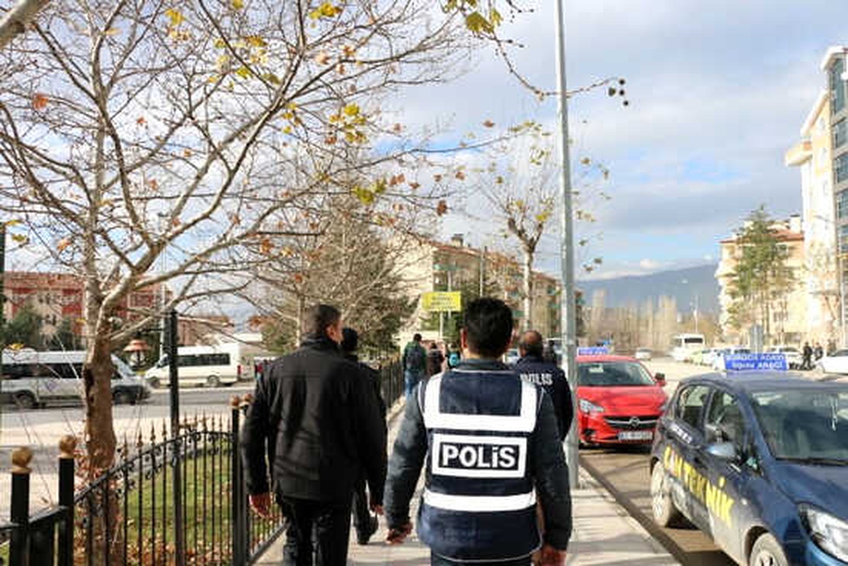 Tokat\'ta Okul Önleri ve Kafelere Şok Denetim