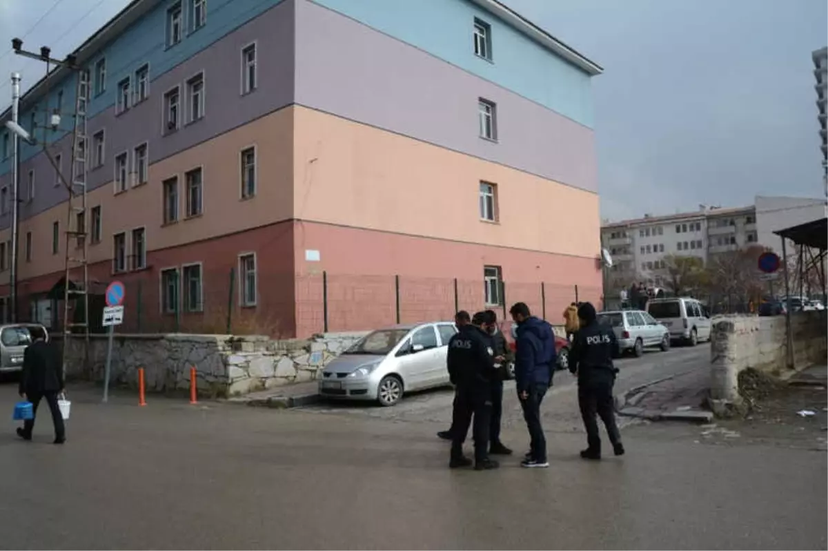 Van\'da "Okul Önü Genel Asayiş ve Trafik Denetleme" Uygulaması