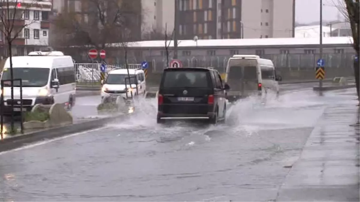 Yollar Sel Suları ile Doldu