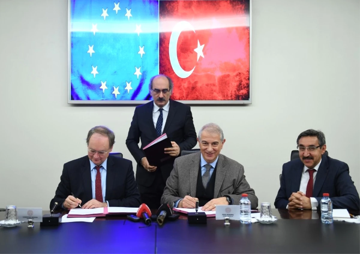 AB ve Türkiye İkinci 3 Milyar Euroluk Paket İçin İmzaları Attı