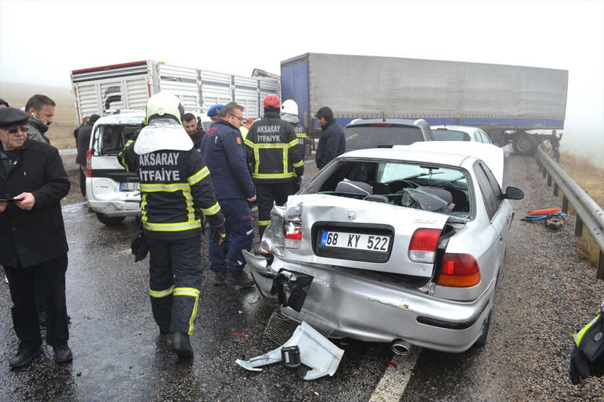 Aksaray\'da Zincirleme Trafik Kazası