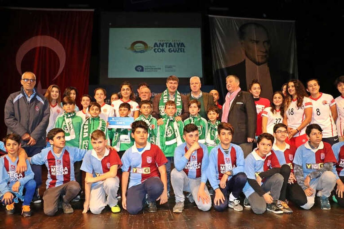 Antalya Büyükşehir\'den 106 Amatör Kulübe 382 Bin TL\'lik Destek
