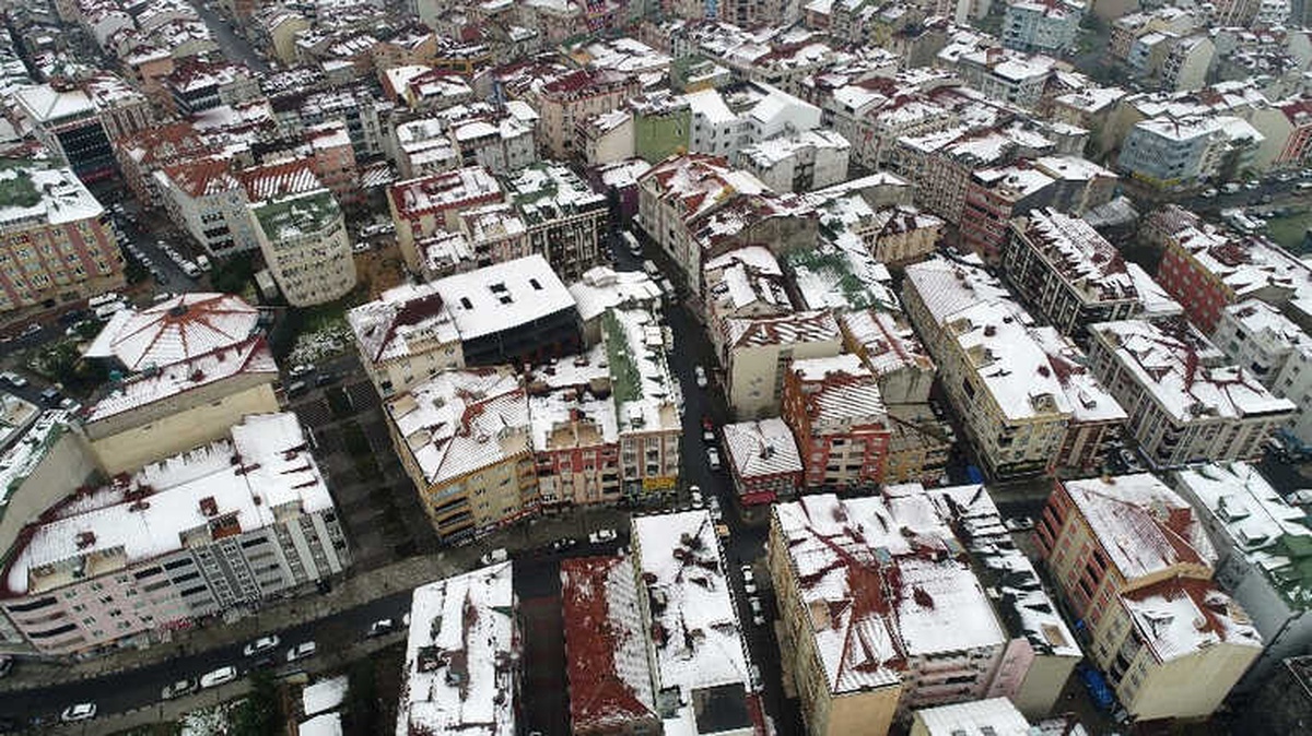 Arnavutköy\'de Hayran Bırakan Kar Manzarası Havadan Görüntülendi