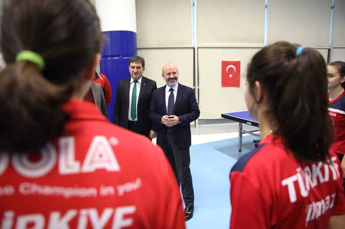 Başkan Çolakbayrakdar\'dan Milli Takıma Moral Ziyareti
