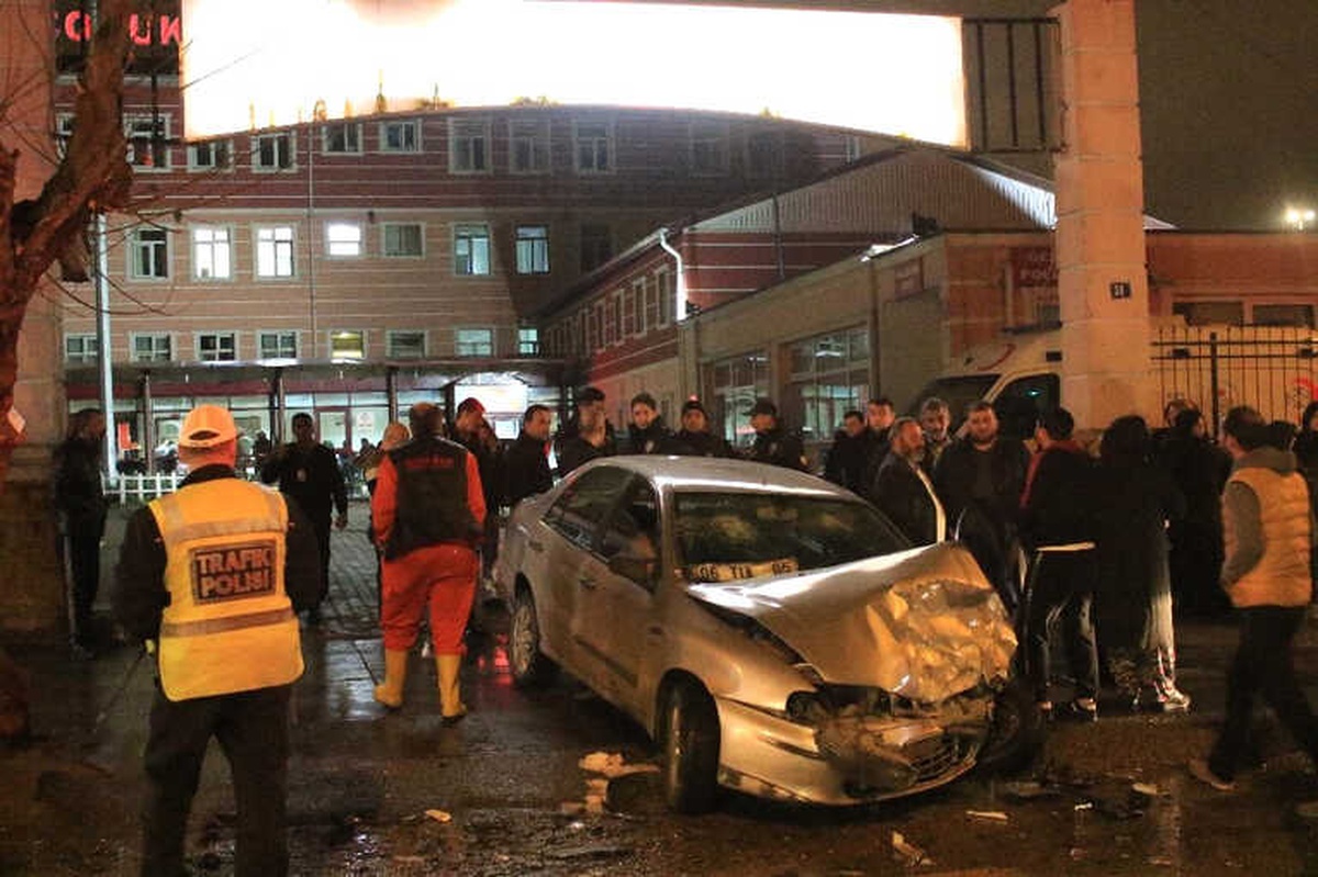 Başkent\'te Zincirleme Trafik Kazası: 1 Ölü, 2 Yaralı