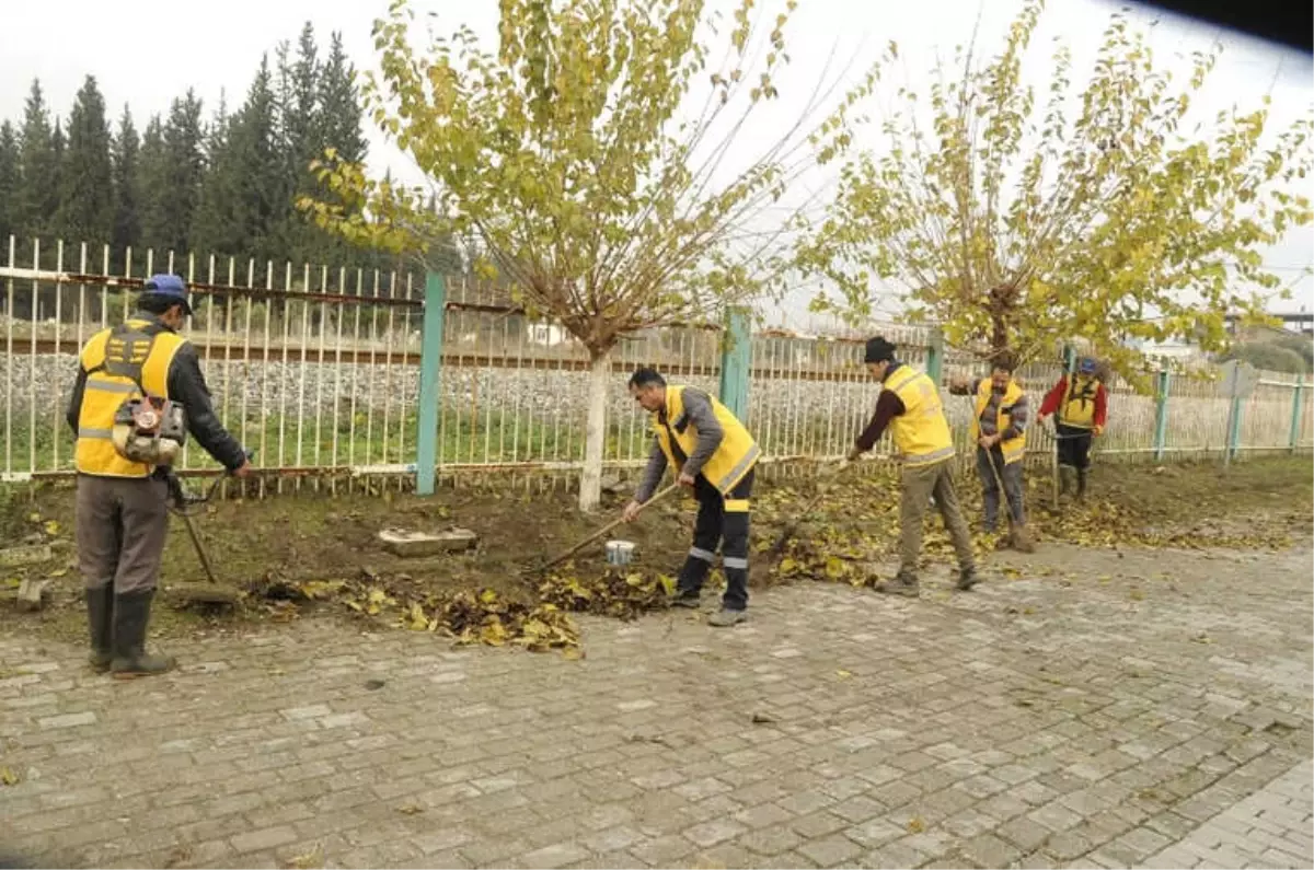 Büyükşehir Umurlu\'da Temizlik Çalışması Yaptı