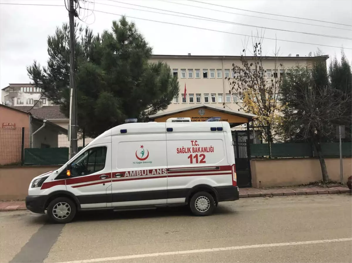 Deprem Sırasında Korkudan Fenalaşan Öğrenci Hastanelik Oldu