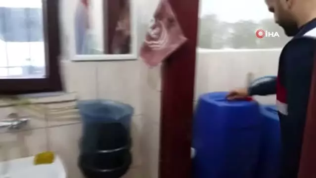 Eve Baskın Yapan Jandarma Gözlerine İnanamadı&hellip;ev Değil, ’Alkol