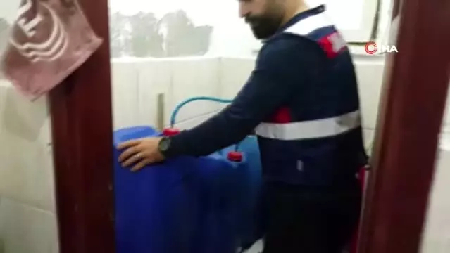 Eve Baskın Yapan Jandarma Gözlerine İnanamadı&hellip;ev Değil, ’Alkol