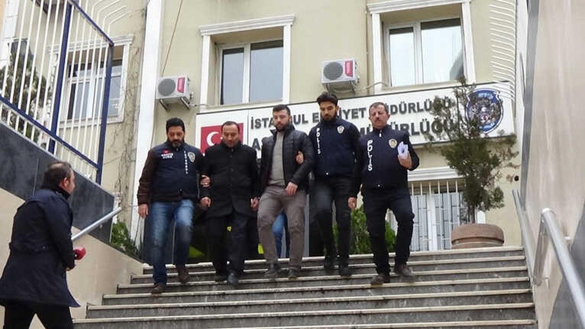 İstanbul\'da Mahallede Vurgun Yapan Baba ve Oğulları Yakalandı