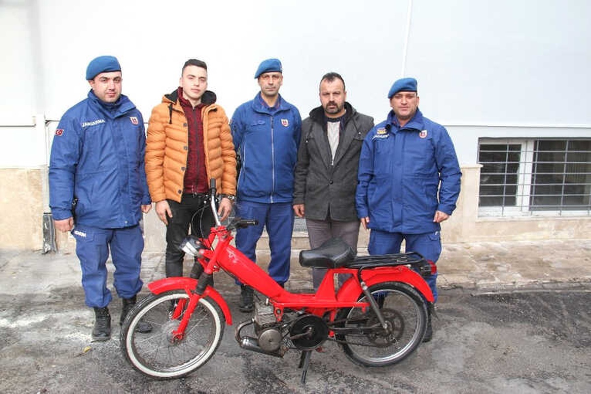 Jandarma Çalıntı Motosikleti Sahibine Teslim Etti