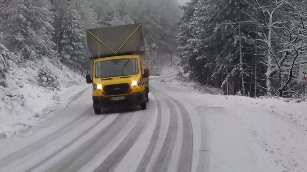 Kazdağları\'nda Buzlanma Trafiği Olumsuz Etkiliyor