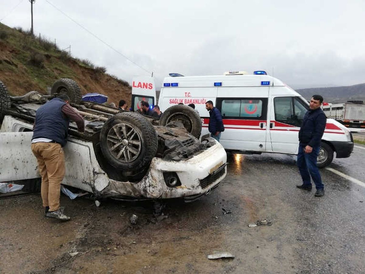 Kozluk\'ta Trafik Kazası: 2 Yaralı