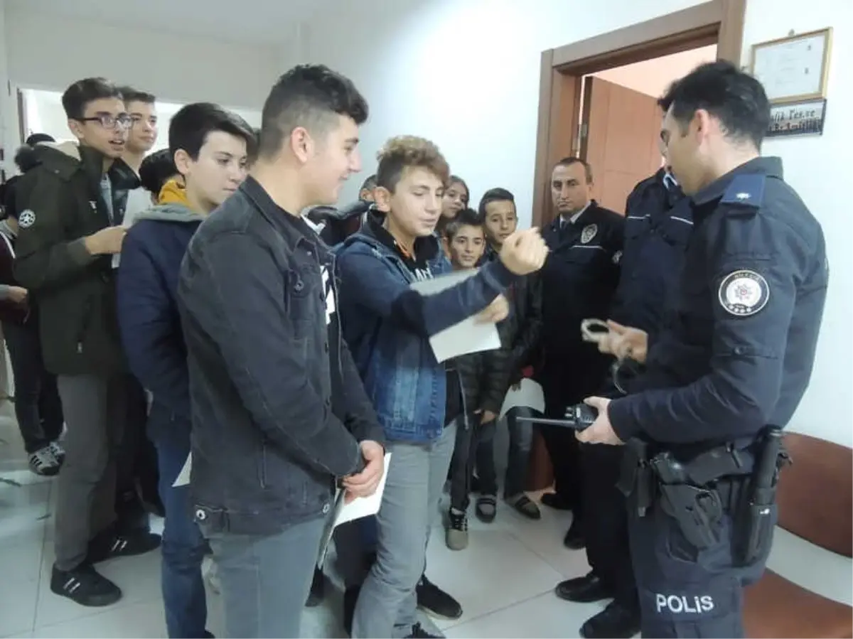 Öğrencilere Polislik Mesleği Tanıtıldı