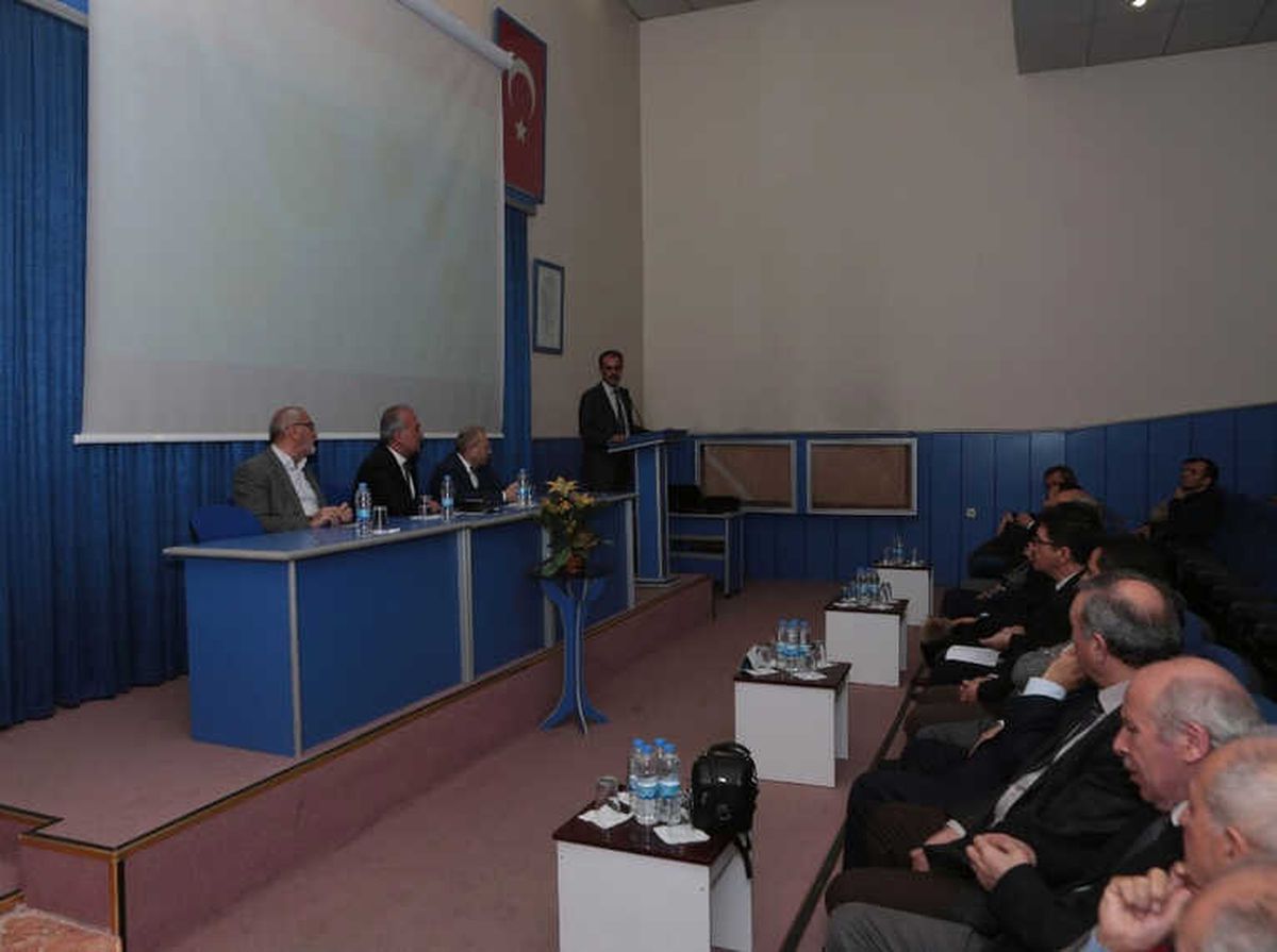 Rektör Çomaklı\'dan İlahiyat ve Edebiyat Fakültelerine Ziyaret