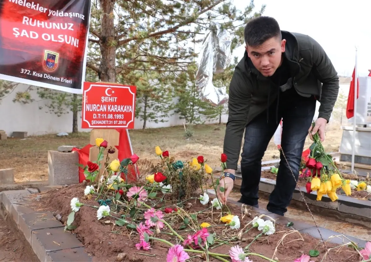 Şehit Bebeğinin Mezarı Başında Buruk Doğum Günü