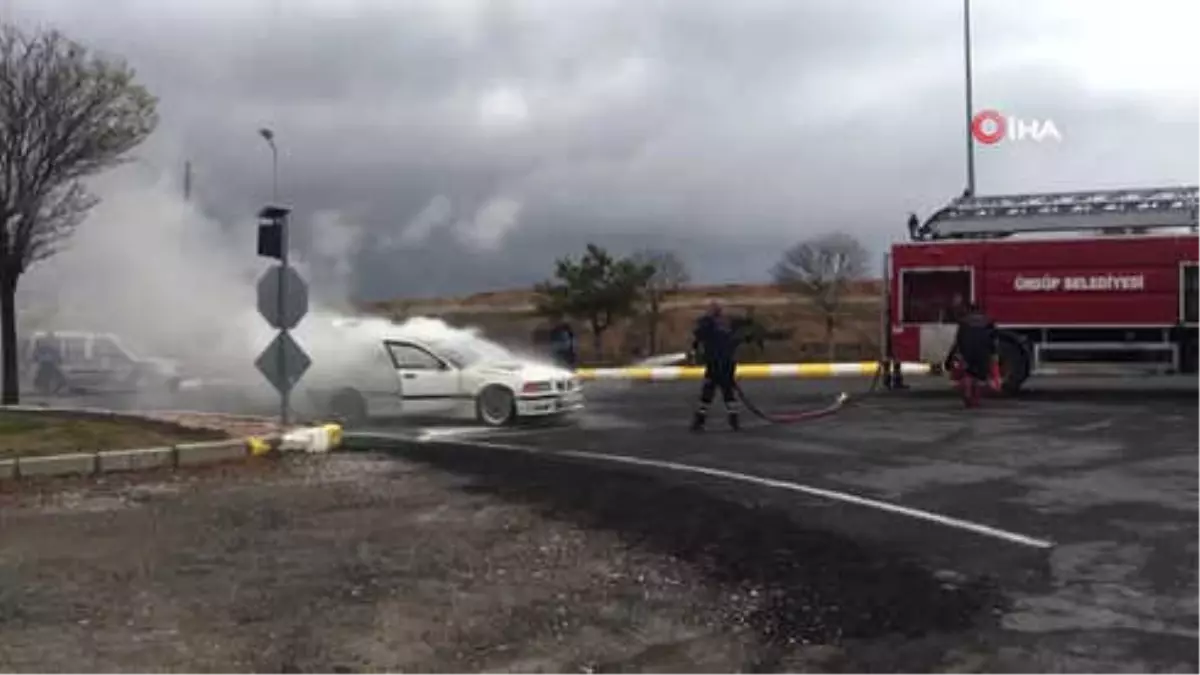 Seyir Halinde Alev Alan Aracı İtfaiye Ekipleri Söndürdü