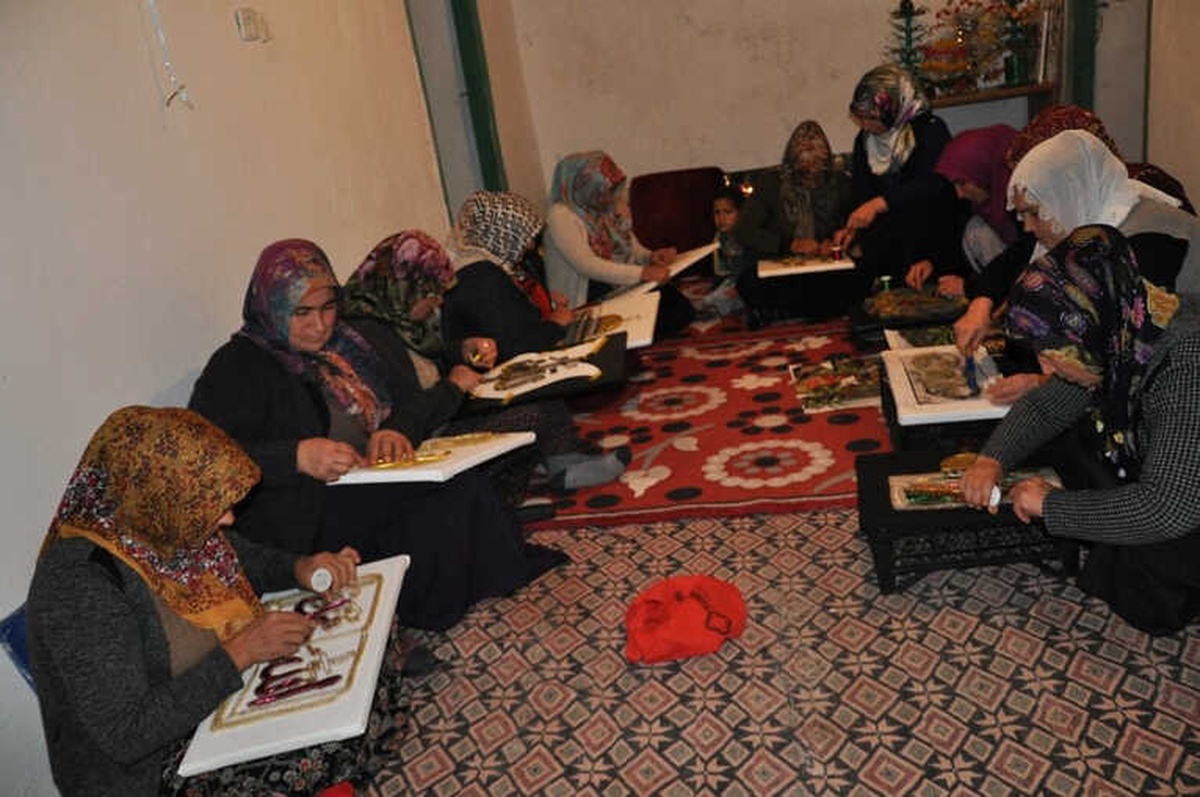 Sincik\'te Filografi Kursu Kadınlara Gelir Kapısı Oldu