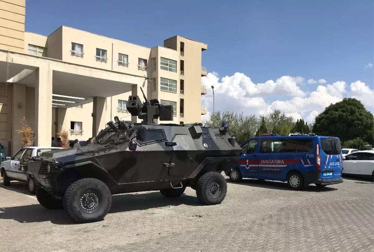 Siverek Cezaevinde Mahkum Yakınları ile Gardiyanlar Birbirine Girdi: 2 Yaralı