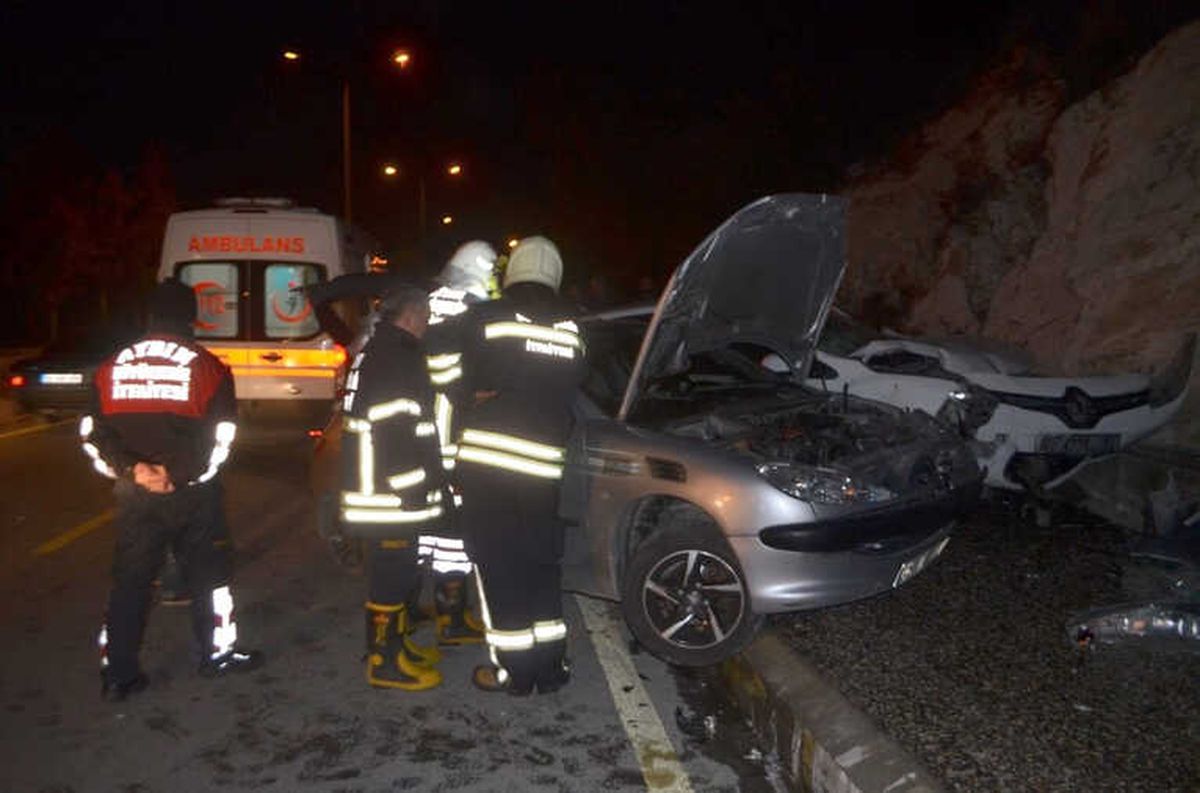 Söke\'de Trafik Kazası: 3 Yaralı