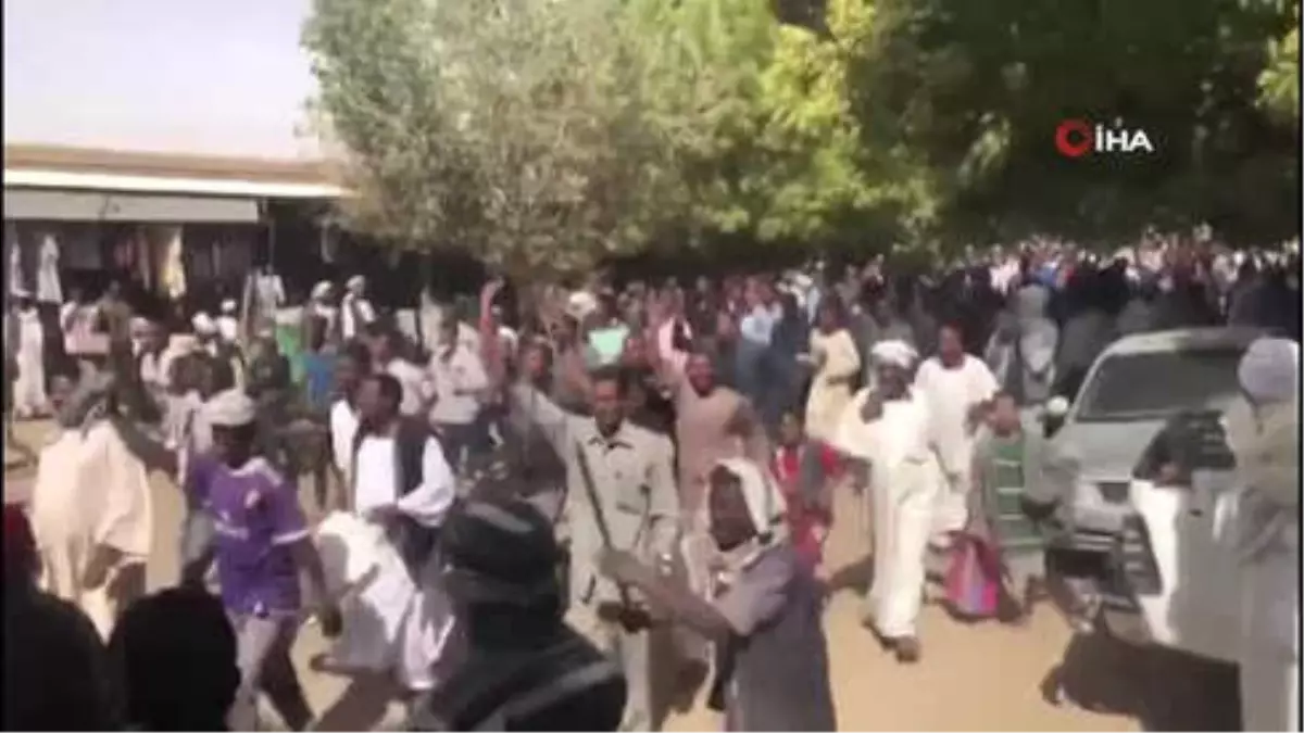 Sudan\'da Protestocularla Polis Arasında Çatışma