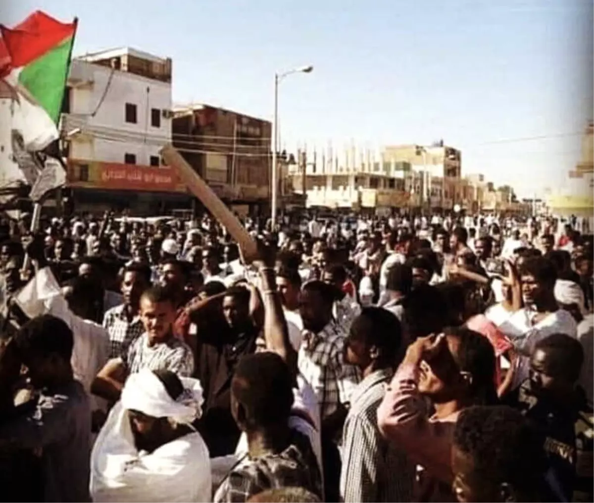 Sudan\'da Protestocularla Polis Arasında Çatışma