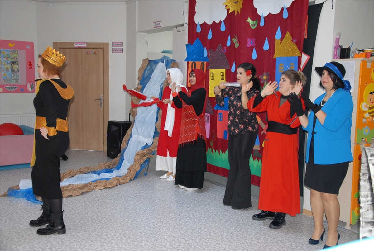 Tiyatro Oyunun Geliri İhtiyaç Sahibi Aileye Bağışlandı