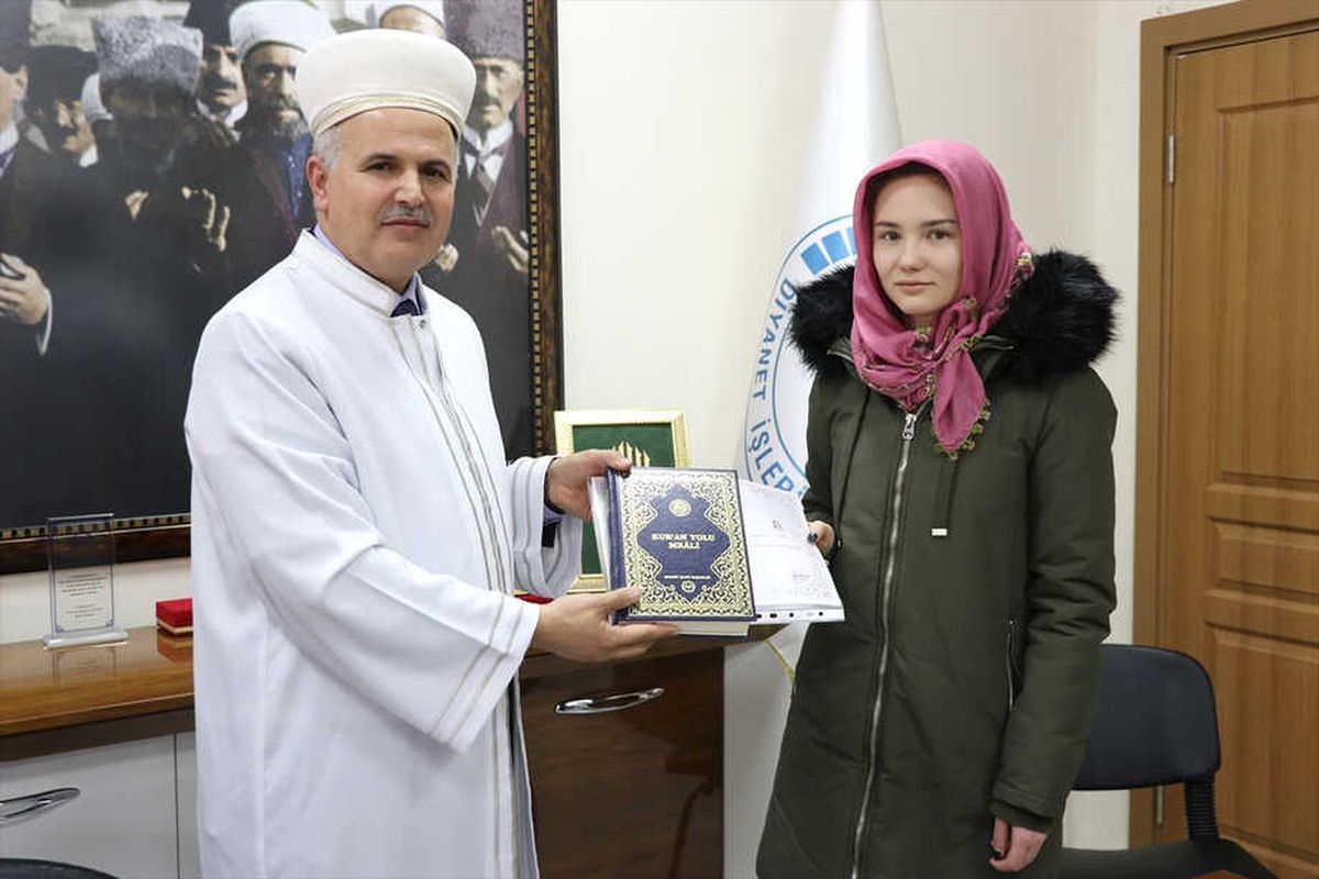 Ukraynalı Vieronika İslam\'ı Seçti